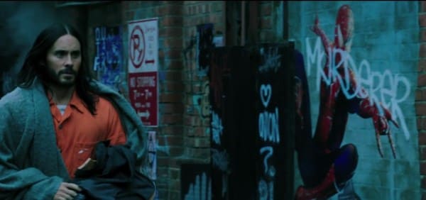 صحنه جنجالی نقاشی مردعنکبوتی روی دیوار در تریلر فیلم موربیوس: خون آشام زنده